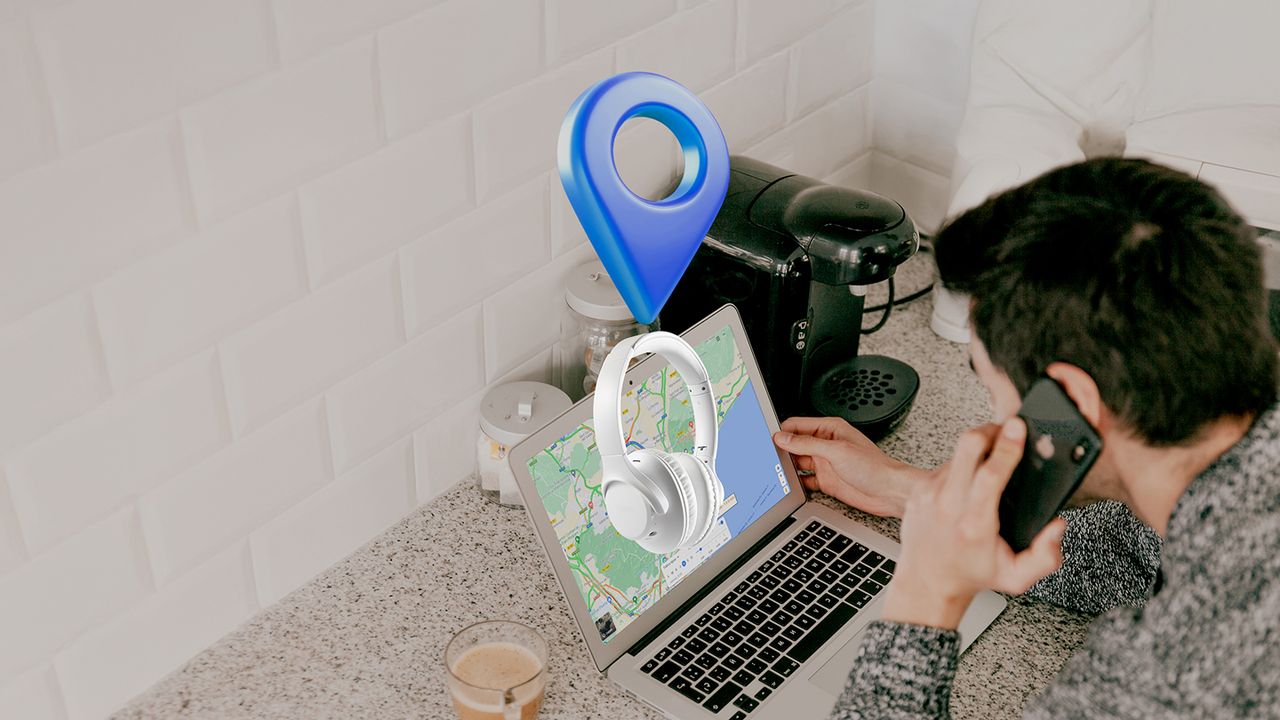 Rastrea la ubicación de tus productos en tiempo real Hombre revisando el rastreo de un paquete en su laptop con marcador de ubicación y audífonos
