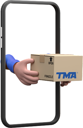 Realiza tus envíos con courier Ecuador desde el celular Mano entregando caja con logo TMA desde un celular representando courier Ecuador